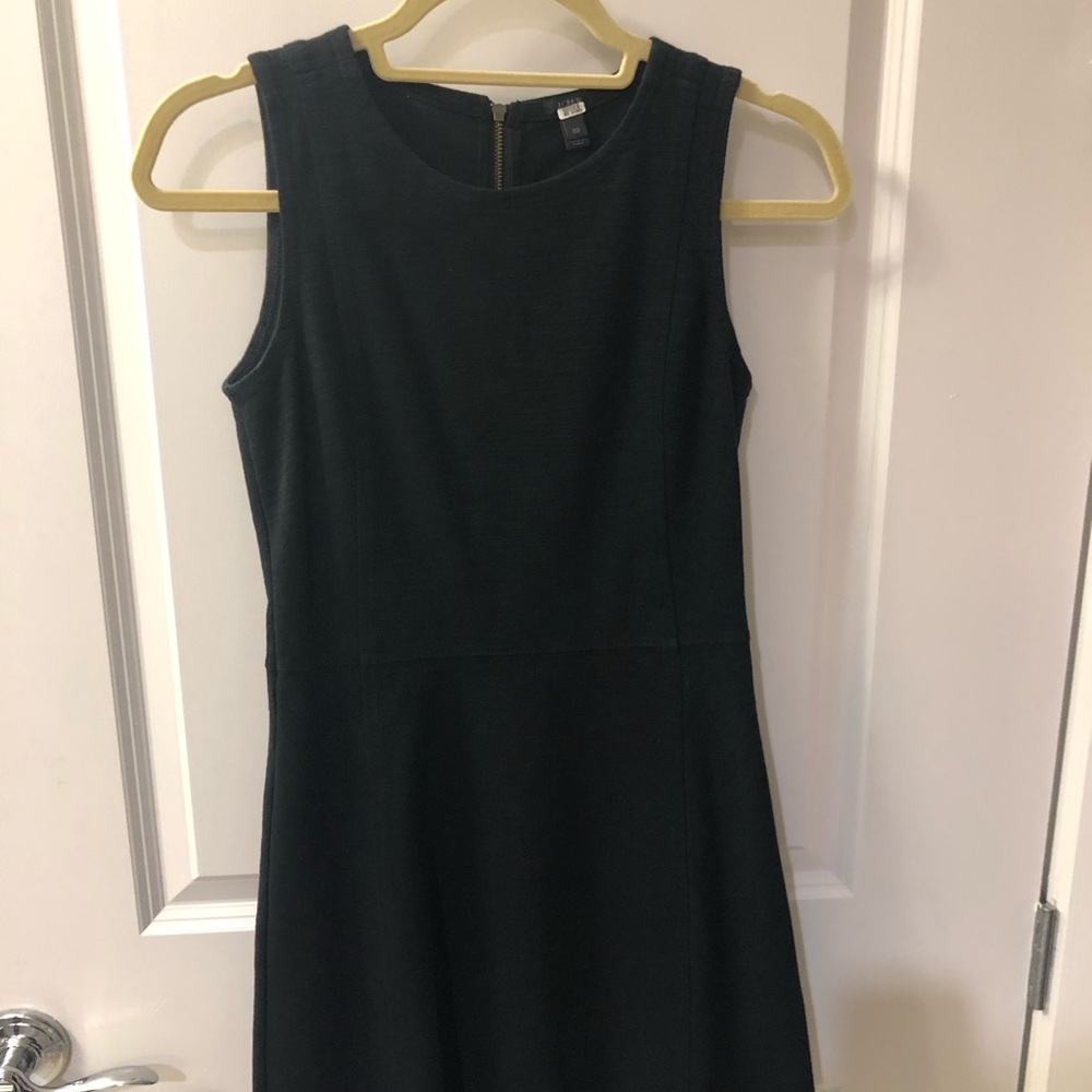 Black sleeveless midi dress